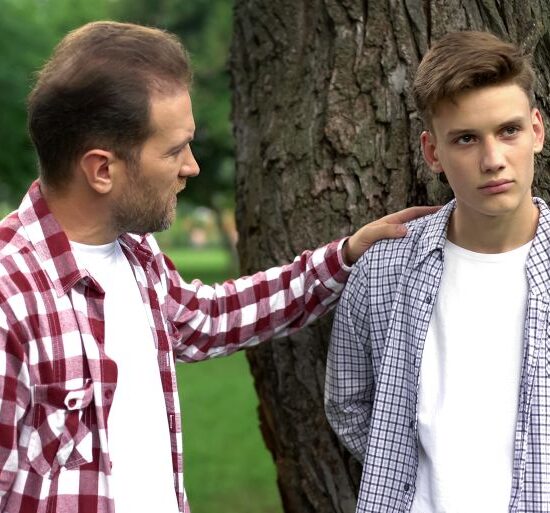 الكاتب: أحيانا يكون الفراق رحمة من رحمات الله اللامتناهية تغمر عباده لأن الحياة مع الآخر لن تطاق (شترستوك)