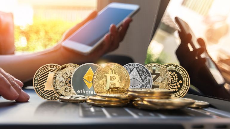 عملة البيتكوين المشفرة BTC مع رموز العملات الرقمية المشفرة البديلة، إيثريوم ETC، كاردانو ADA، لايتكوين LTC، ميتا IOTA، زيكاش ZEC للخدمات المصرفية اللامركزية والتمويل اللامركزي والسوق العالمية من نظير إلى نظير