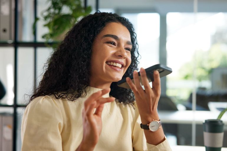 حتى وإن كان الصوت في حقيقته واحدا فإن اختلافه قد يزداد بفعل عوامل تقنية (شترستوك)