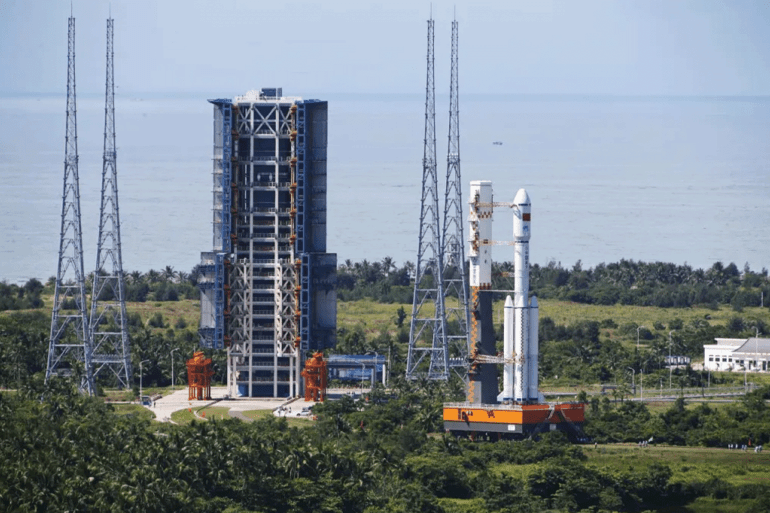 أحد مجمعات إطلاق الصواريخ في مركز وينتشانغ الصيني لإطلاق الفضاء (أكاديمية العلوم الصينية)