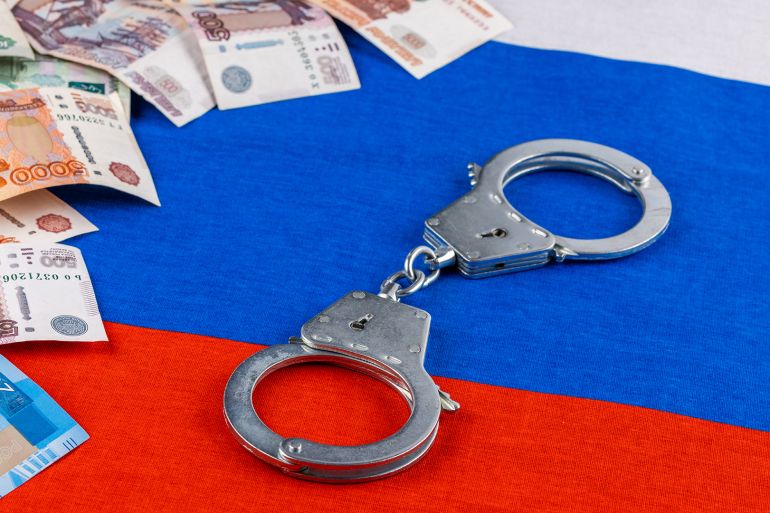 تشديد العقوبات أدى إلى تراجع عائدات روسيا من النفط والغاز (الجزيرة)