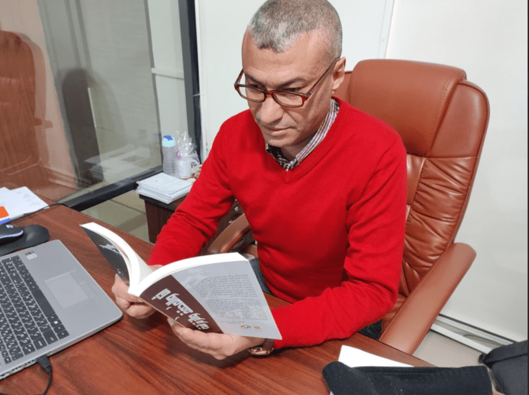 تروي رواية 'نبض اللحظات الأخيرة' قصصاً حقيقية من فناء مستشفى تحت القصف