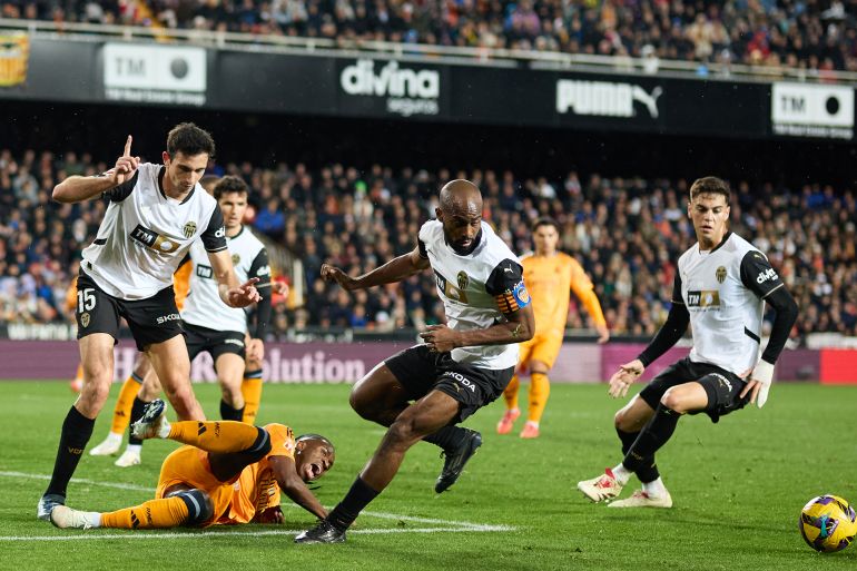VALENCIA, SPAIN - JANUARY 03: Vinicius Junior of Real Madrid reacts during the LaLiga match between Valencia CF and Real Madrid CF at Estadio Mestalla on January 03, 2025 in Valencia, Spain. (Photo by Omar Arnau/Quality Sport Images/Getty Images)