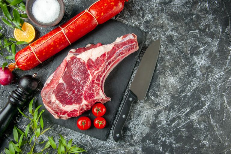 حسب خبراء يعتبر الإفراط في تناول اللحوم ضارا ومنتجات الألبان الدسمة ليست ضرورية (فريبيك)