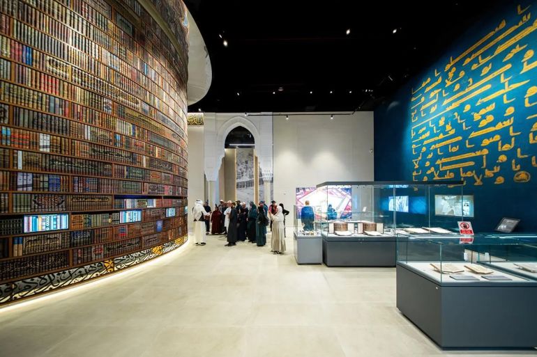 نسخة نادرة من 'المصحف الأزرق' في متحف القرآن الكريم بمكة المكرمة