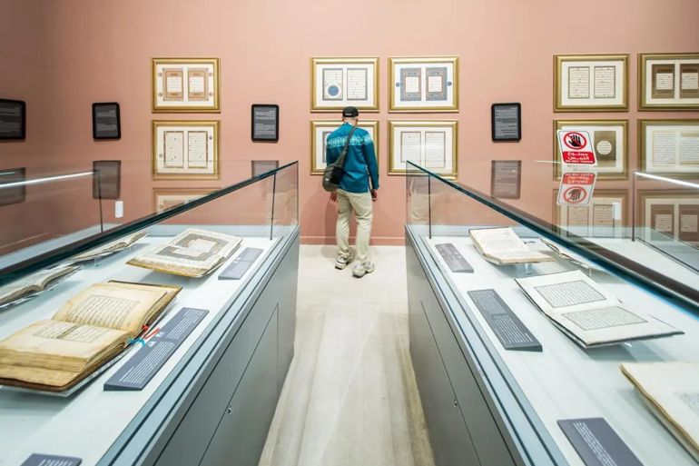 نسخة نادرة من 'المصحف الأزرق' في متحف القرآن الكريم بمكة المكرمة