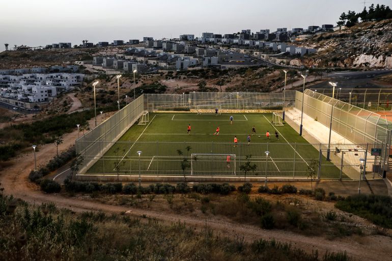11 ناديا إسرائيليا يمارس أنشطته الكروية فوق أراضٍ محتلة في الضفة الغربية (الفرنسية)