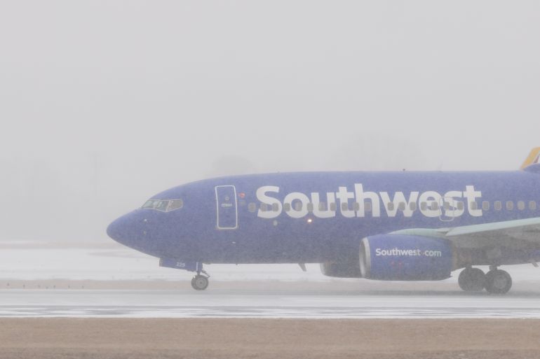 NASHVILLE, TENNESSEE - JANUARY 24: A southwest flight takes off at Nasvhille International Airport as snow falls on January 24, 2026 in Nashville, Tennessee. A massive winter storm is expected to bring frigid temperatures, ice, and snow to millions of Americans across the nation. Brett Carlsen/Getty Images/AFP (Photo by Brett Carlsen / GETTY IMAGES NORTH AMERICA / Getty Images via AFP)