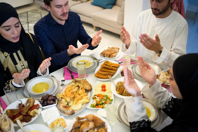 يرتبط تناول الطعام عادة بالحصول على الطاقة والنشاط (غيتي إيميجز)