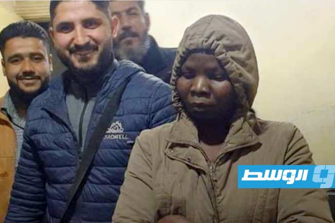 Syrian police officers at the moment of arresting the maid accused of killing actress Huda Shaarawi.