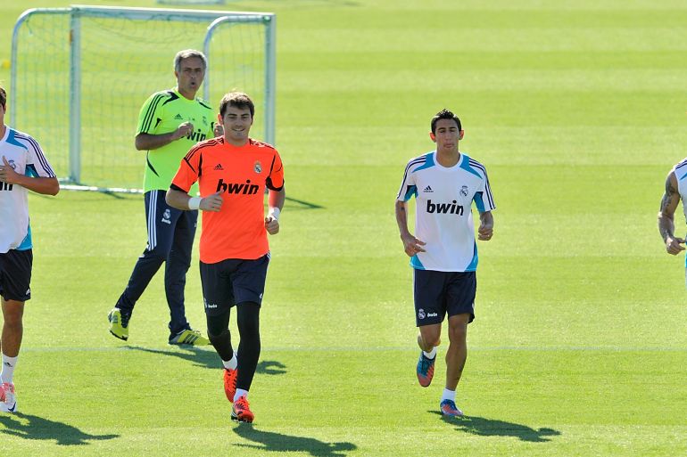 MADRID, SPAIN - AUGUST 16: Coach Jose Mourinho watches as Kaka, Iker Casillas, Angel Di Maria and Sergio Ramos of Real Madrid exercise during a training session ahead of their opening La Liga match against Valencia at the Valdebebas training ground on August 16, 2012 in Madrid, Spain. (Photo by Gonzalo Arroyo Moreno/Getty Images)