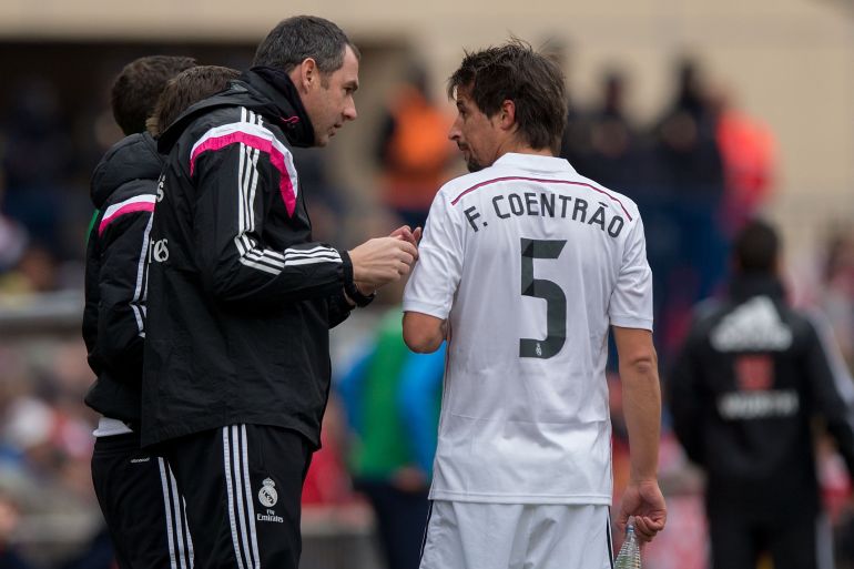 MADRID, SPAIN - FEBRUARY 07: Assistant coach of Real Madrid CF gives instructions to Fabio Coentrao during the La Liga match between Club Atletico de Madrid and Real Madrid CF at Vicente Calderon Stadium on February 7, 2015 in Madrid, Spain.