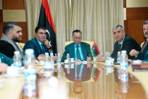 وزير الاقتصاد يلتقي وفداً تجارياً تركياً ويدعو لشراكة استثمارية طويلة الأمد