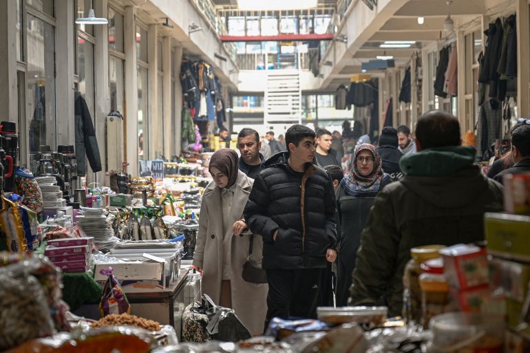 جانب من السوق الإيراني في مدينة فان التركية (الفرنسية)