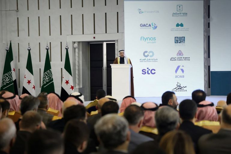 جانب من حفل الإعلان عن توقيع عقود إستراتيجية بين سوريا والسعودية في قصر الشعب بدمشق (سانا)