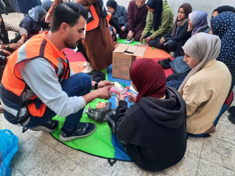 During one of the waste recycling workshops implemented by the municipality and the Al-Bahr Ilna cooperative